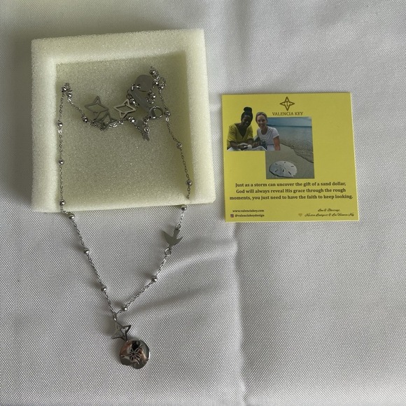 Valencia Key x Kerstin Lindquist Sand Dollar Starfish Charm Necklace Silver New - Picture 7 of 8